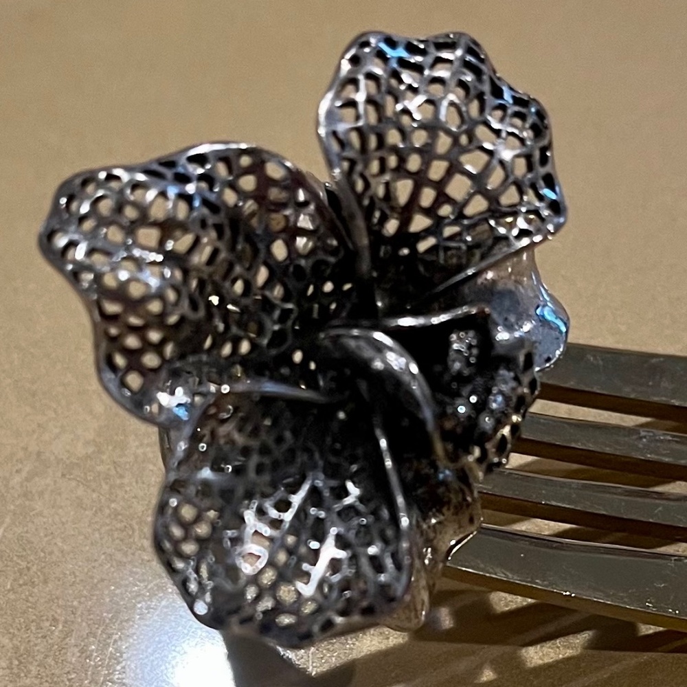 Silver Flower Shaped Ring - image 2